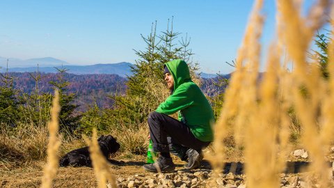Reżyser produkcji analizuje widok na Pieniny
